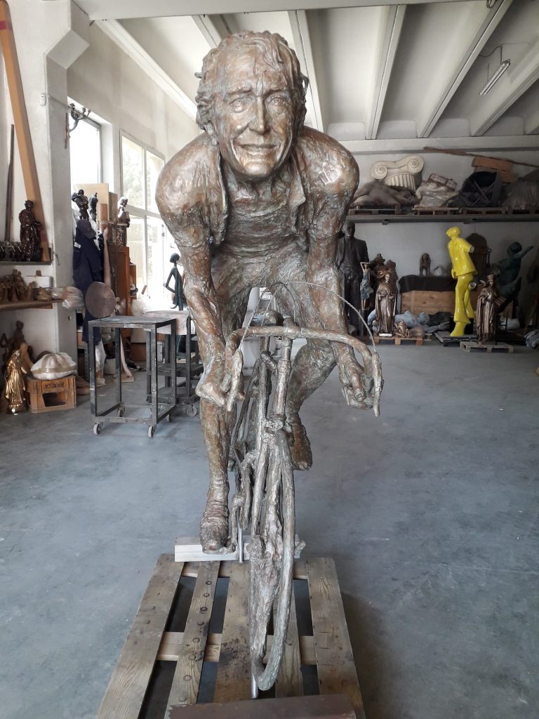 Statua in bronzo ciclista a grandezza naturale